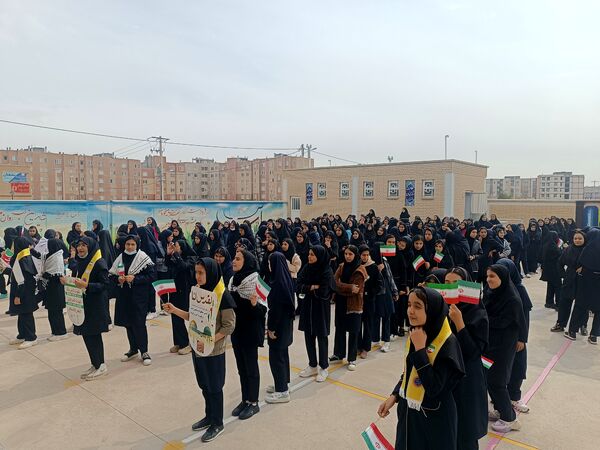 نکوداشت شهادت رهبر مقاومت در دبیرستان شهید باقری 