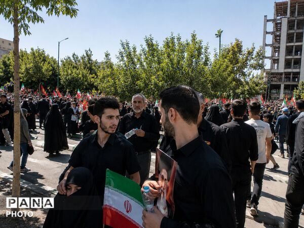 مشهد میزبان آیین باشکوه تشییع شهید آیت الله العظمی سید علی خامنه ای و خانواده 