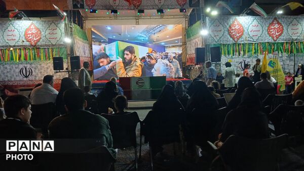 مردم همچنان در صحنه 