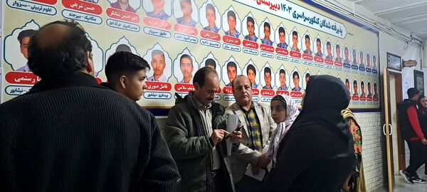  دیدار والدین با معلمان در دبیرستان ابوذر غفاری نیشابور