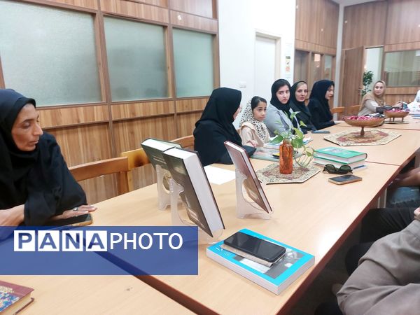 گردهمایی هنرمندان به مناسبت بزرگداشت استاد شهریار در شهرستان حاجی آباد