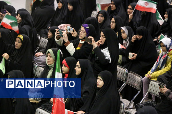 حضور پیشتازان در یادواره یکهزار شهید فرهنگی و دانش‌آموز استان قم