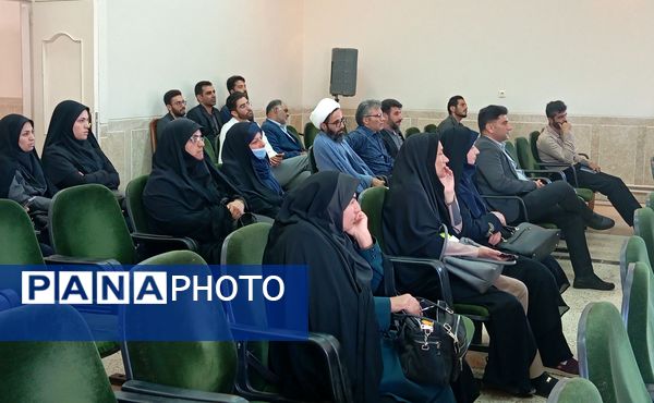 نشست توانمندسازی مدیران و مشاوران مدارس بن با محوریت پیشگیری از آسیب‌های اجتماعی