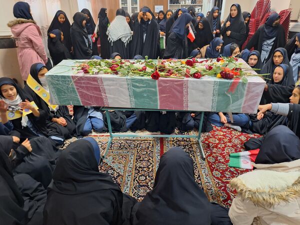 استقبال از شهید گمنام ، تجلی همبستگی و وحدت مردم در پاسداشت شهدا 
