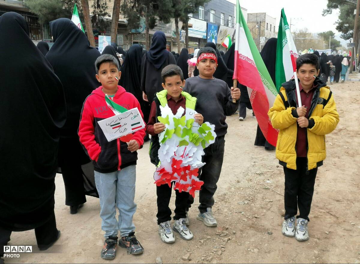 راهپیمایی نوجوانان و کودکان در روز قدس در شهرستان خلیل آباد