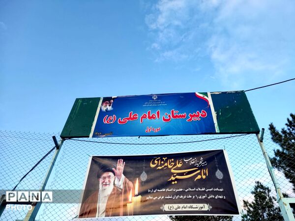 حضور پررنگ و حماسی فرهنگیان و دانش آموزان در عزای رهبر شهید