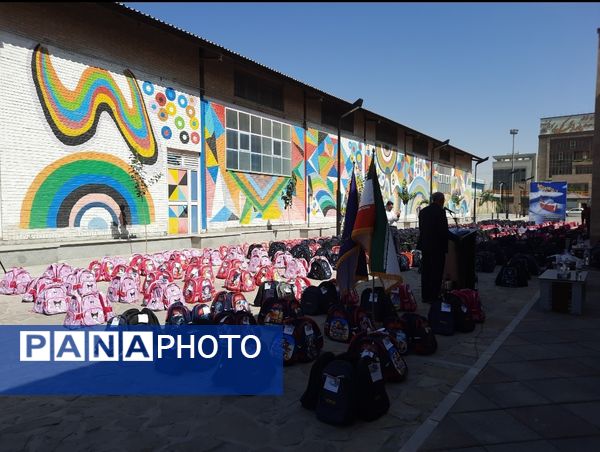 رزمایش توزیع ۵۵ هزار سبد تحصیلی در استان خراسان رضوی 