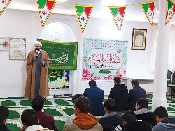 جشن ولادت باسعادت حضرت مهدی (ع) در دبیرستان نمونه آیت‌الله خامنه‌ای