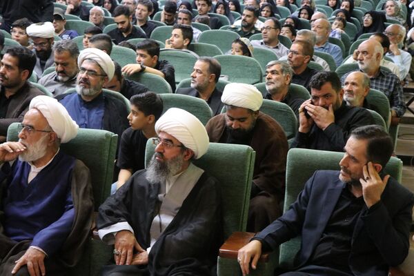 رونمایی از کتاب «وقتی که می‌رسند پسرها، یکی، یکی» در همایش «پدر مقاومت» به مناسبت هفته عفاف و حجاب