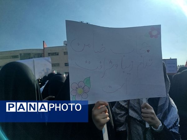 خروش ۱۳ آبان در مشهد؛ دانش‌آموزان، نماد ایستادگی