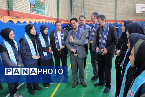 بهارستان دو صحنه همفکری، همدلی و همکاری پیشتازان در همایش یاوران انقلاب