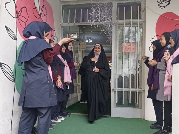 مراسم گرامیداشت مقام معلم دردبیرستان دخترانه امام حسین(ع) مشهد