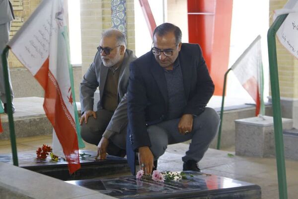 تجدید بیعت مسئولان فیروزکوه با آرمان‌های شهدا در دهه فجر