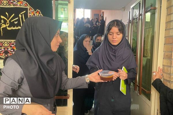 میزبانی نذر سمنو در دبیرستان ساره ورامین، همزمان با آغاز ایام فاطمیه