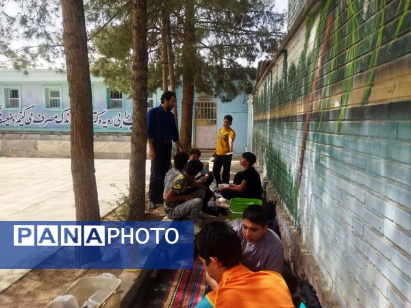 برگزاری جشنواره غذا و بازارچه دانش‌آموزی در دبیرستان نمونه دولتی دانش 