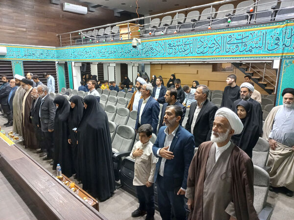 بهره‌برداری از زمین چمن مصنوعی مدرسه «بهار نور معرفت» در قم