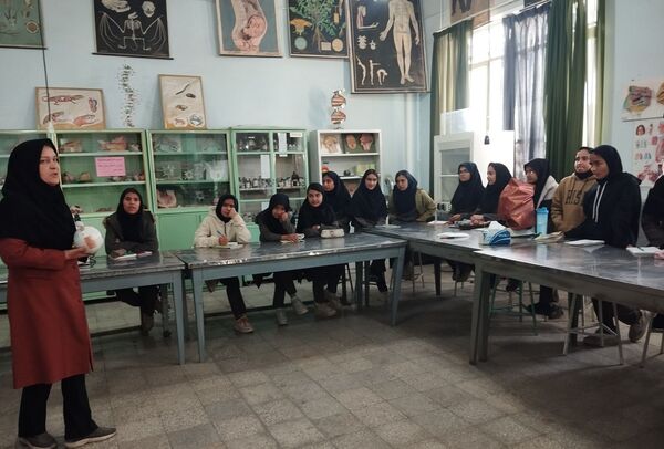 بازدید دانش آموزان کاشمری از پژوهش سرا