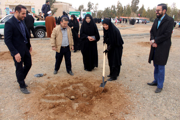 جلوه‌هایی از آیین درختکاری در اردوگاه شهدای 15 خرداد قم