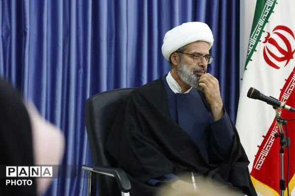 دیدار جمعی از دختران نخبه و برجسته با نماینده ولی فقیه در استان خراسان شمالی