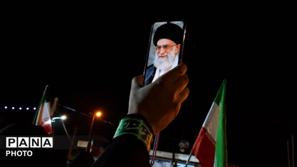 راهپیمایی باشکوه شبانه مردم کوهنانی در حمایت از انقلاب و خون‌خواهی امام خامنه‌ای