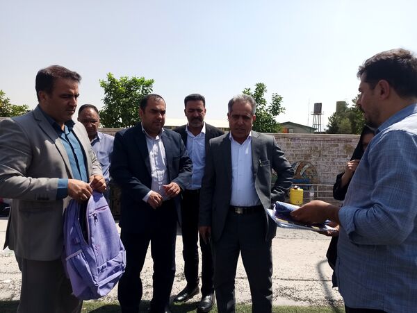 توزیع ٥٠٠ بسته کیف و لوازم التحریر میان دانش‌آموزان نیازمند در آموزش و پرورش ناحیه 3 شیراز