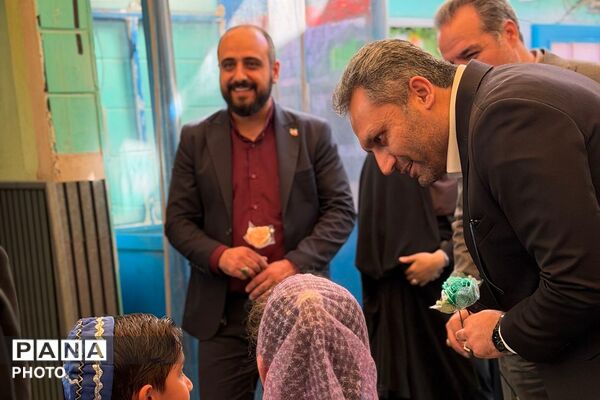 نواخته شدن زنگ غنچه ها در کودکستان ملورین ناحیه دو شهرری 