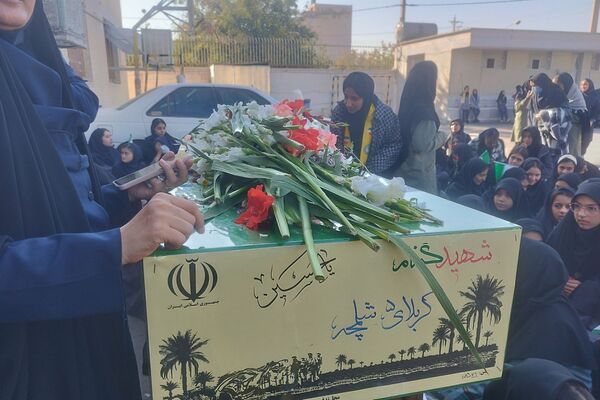 دبیرستان دخترانه صنف پوشاک ناحیه 3 میزبان شهید گمنام