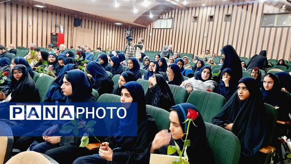 مراسم تجلیل از دانش‌آموزان ممتاز مدارس شاهد استان البرز