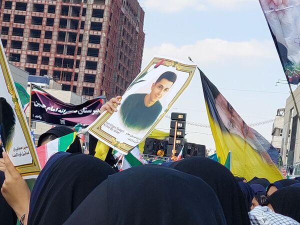 دانش‌آموزان پرچمداران استکبارستیزی در ۱۳ آبان