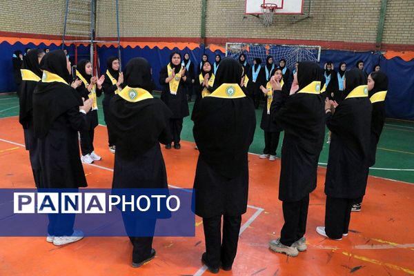 بهارستان دو صحنه همفکری، همدلی و همکاری پیشتازان در همایش یاوران انقلاب