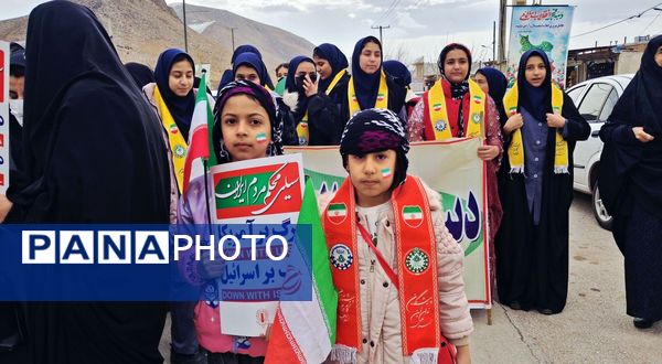 جامعه پرشورفرهنگیان و دانش آموزان در راهپیمایی ۲۲ بهمن منطقه بیرانوند