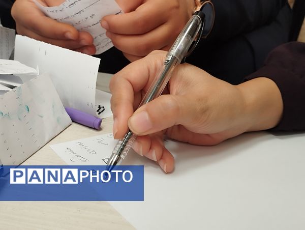 انتخابات شورای دانش‌آموزی در دبیرستان فاطمه آهنچی مشهد