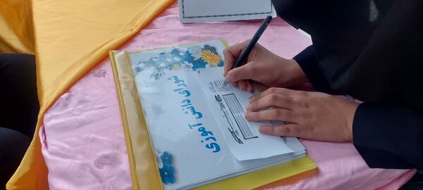 برگزاری انتخابات شورای دانش‌آموزی با هدف تعامل در مدرسه برکت خاتم
