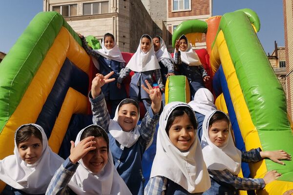 خانه کودک در مدرسه؛ تجربه‌ای نو برای دانش‌آموزان ورامینی 