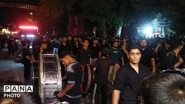 گذری بر فعالیت هیئت جوانان باب الحوائج در شب عاشورا 