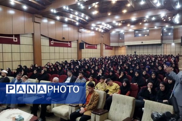 آیین تجلیل از برگزیدگان نمایشگاه‌های مدرسه انقلاب، جشنواره نوجوان سالم و یاریگران زندگی شهرستان‌های استان تهران