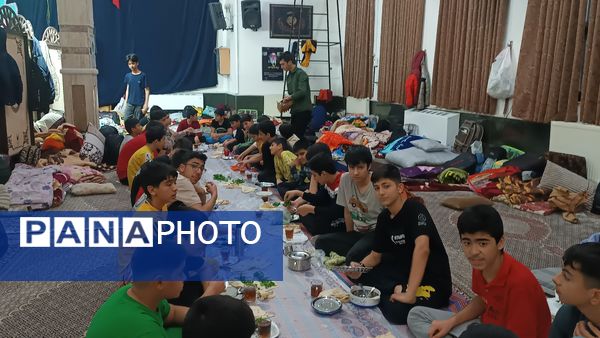 افطاری دومین روز اعتکاف دانش آموزی «سه روز در بهشت»