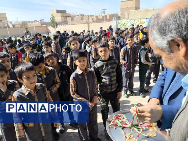 برگزاری مراسم تقدیر واهدای جایزه به دانش آموزان دبستان شهید پسندیده فدافن