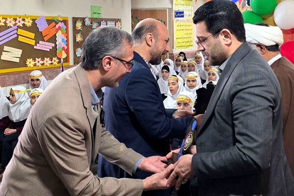 صدای طنین انداز زنگ انقلاب همراه با جشن ایرانمون در دبستان کوثر جوادآباد