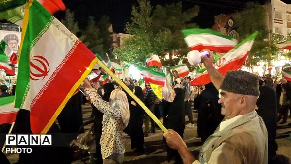 تجمع شبانهٔ شهروندان در پنجاه‌ونهمین شب یادبود در بلوار فضل
