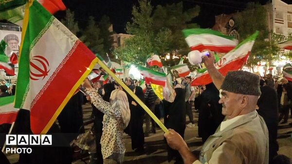 تجمع شبانهٔ شهروندان در پنجاه‌ونهمین شب یادبود در بلوار فضل