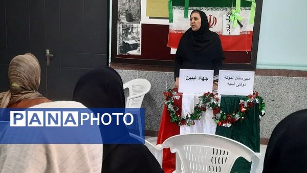 آذین‌بندی دهه فجر و نواخته شدن زنگ انقلاب در دبیرستان حضرت آسیه(س) حاجی‌آباد