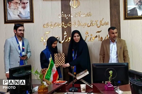 تقدیر از دانش آموزان منتخب فرصت نوجوانی منطقه جوادآباد