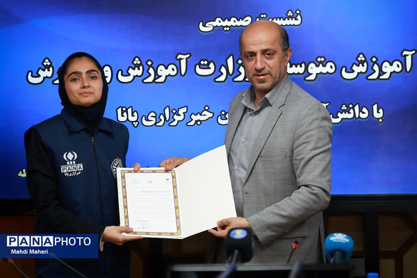 نشست صمیمی معاون آموزش متوسطه وزارت آموزش و پرورش با دانش‌آموز خبرنگاران خبرگزاری پانا