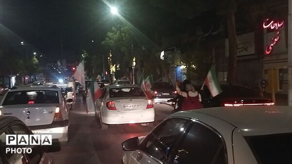 رژه ماشینی در خیابان امام خمینی نیشابور 