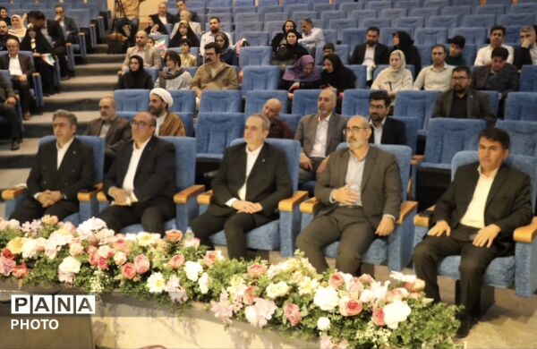 تجلیل از معلمان نمونه منطقه ۳؛ قدردانی از تلاش‌های اثرگذار در تعلیم و تربیت