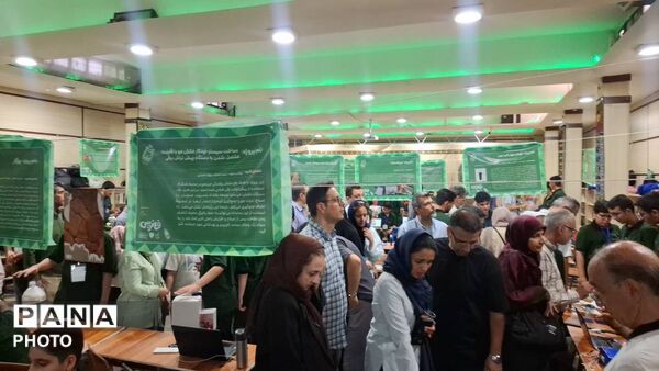 جشن علم در نمایشگاه «فانوس»؛ نمایش قدرت پژوهشگری دانش‌آموزان علامه حلی ۲