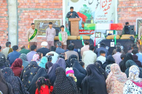 تشییع پیکر شهید گمنام در قلعه‌گنج همراه با حضور گسترده مردم