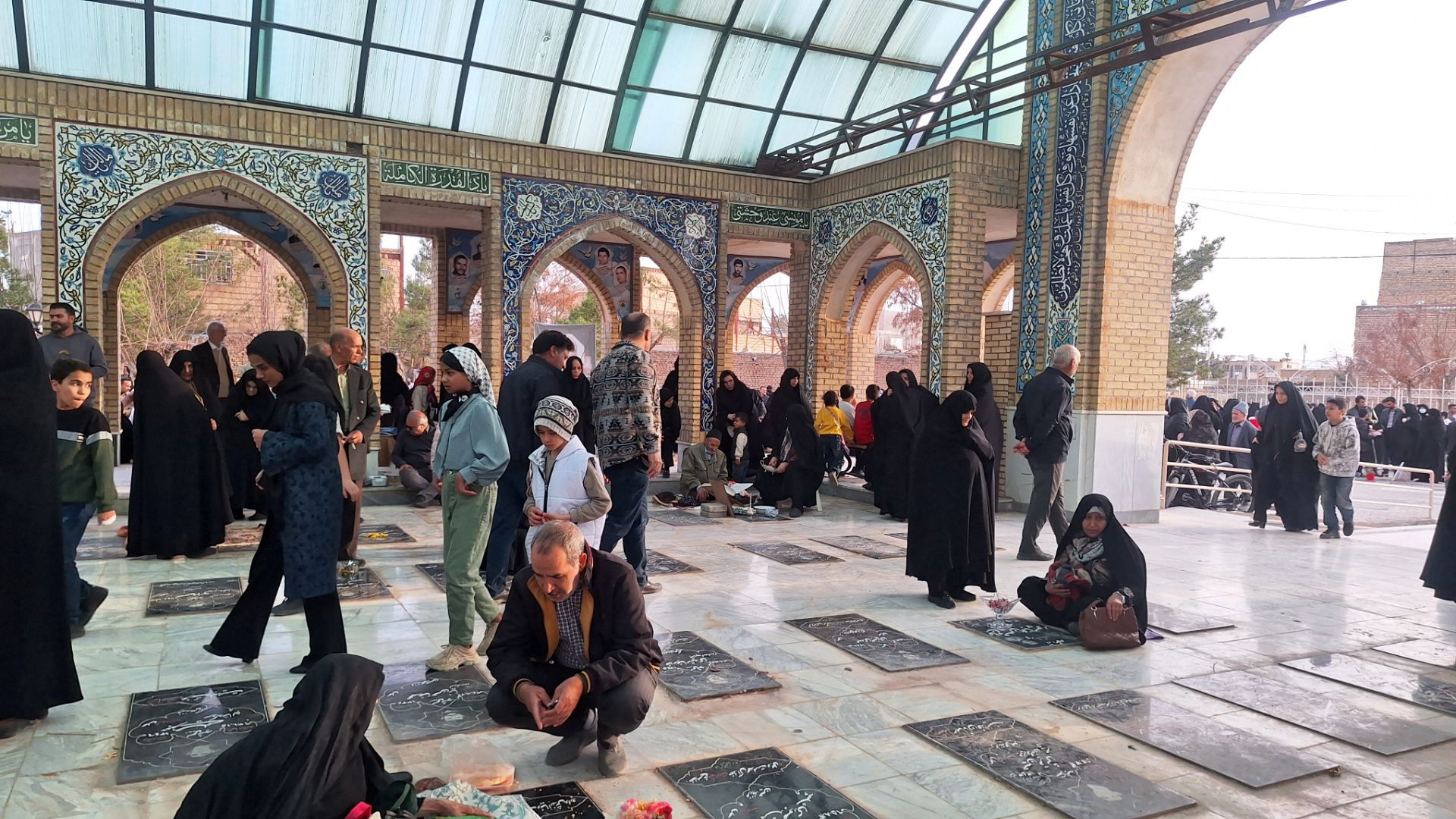 آیین چراغ برات در مزار شهیدان خلیل آباد 