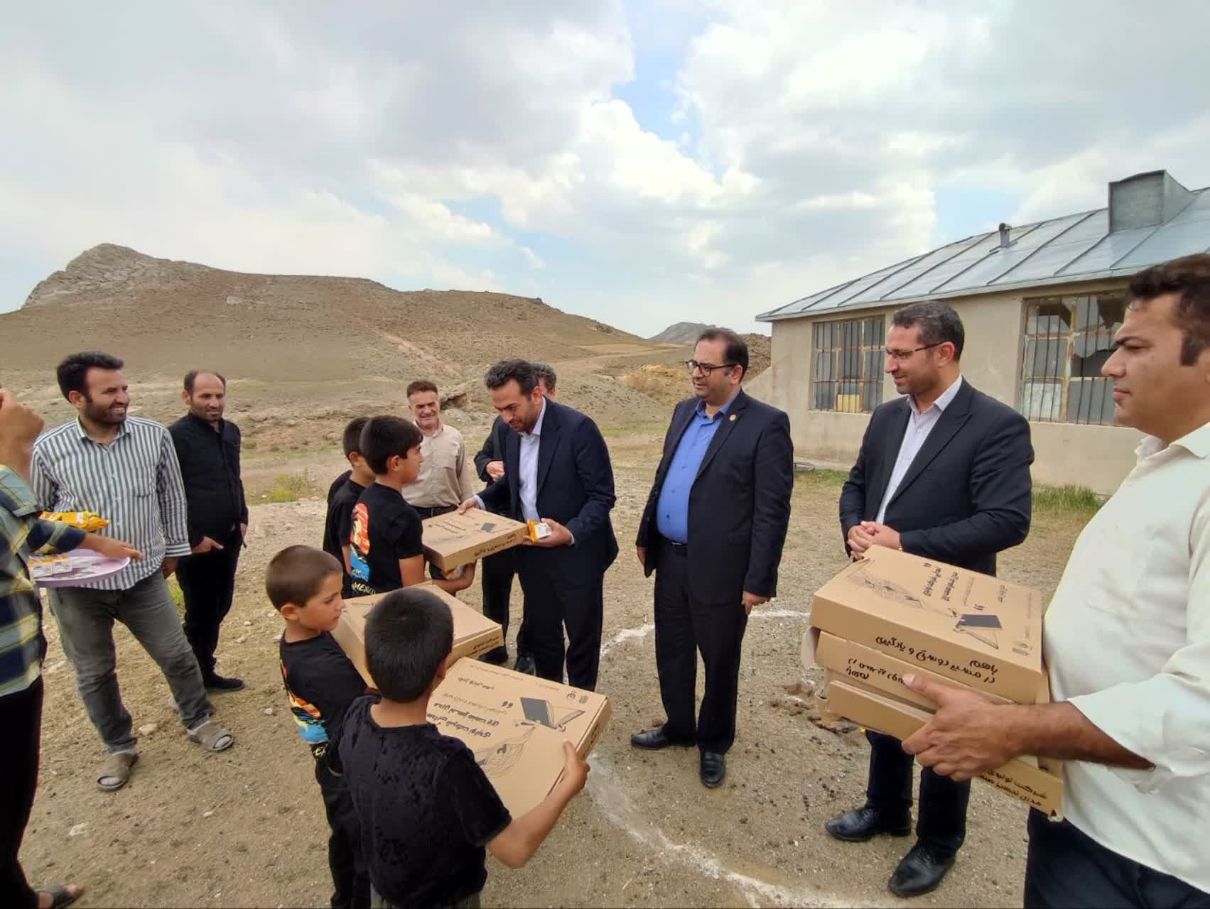 از دیدار با فرماندار و بازدید از مدارس چالدران